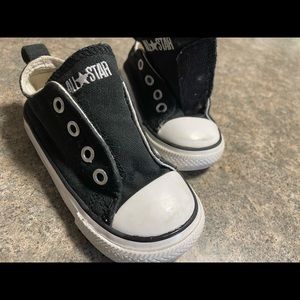 Converse toddler shoes size 6